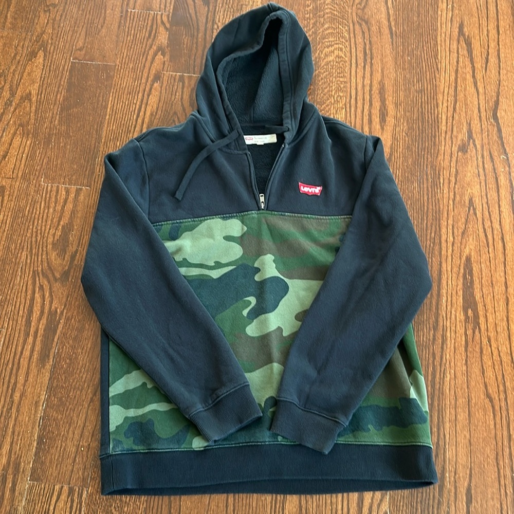 Men’s Levi’s half zip hoodie like new size xl with pockets